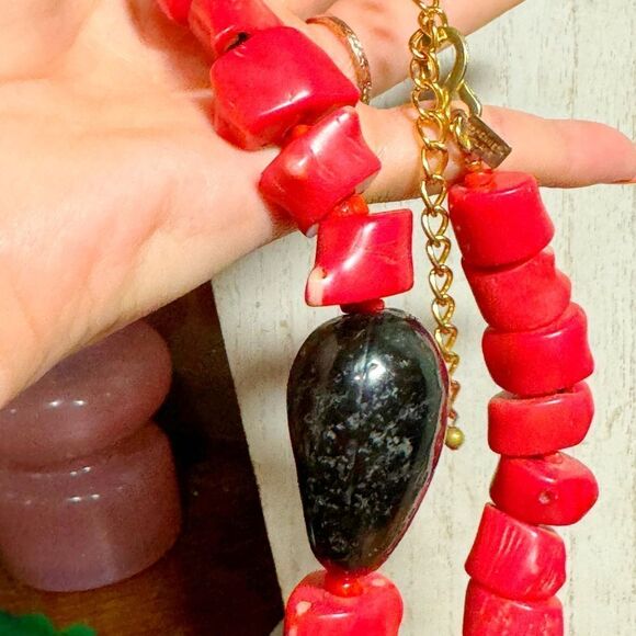 Vintage KJL KENNETH J LANE Choker Necklace Red Coral Beads
21” - Picture 4 of 4